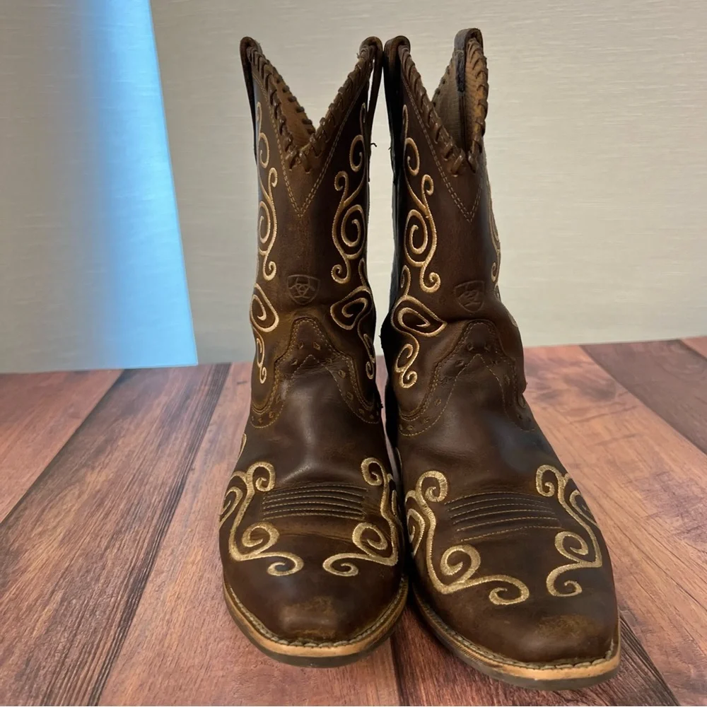 Ariat Kids 2 Brown‎ Leather Boots With Embroidered Design